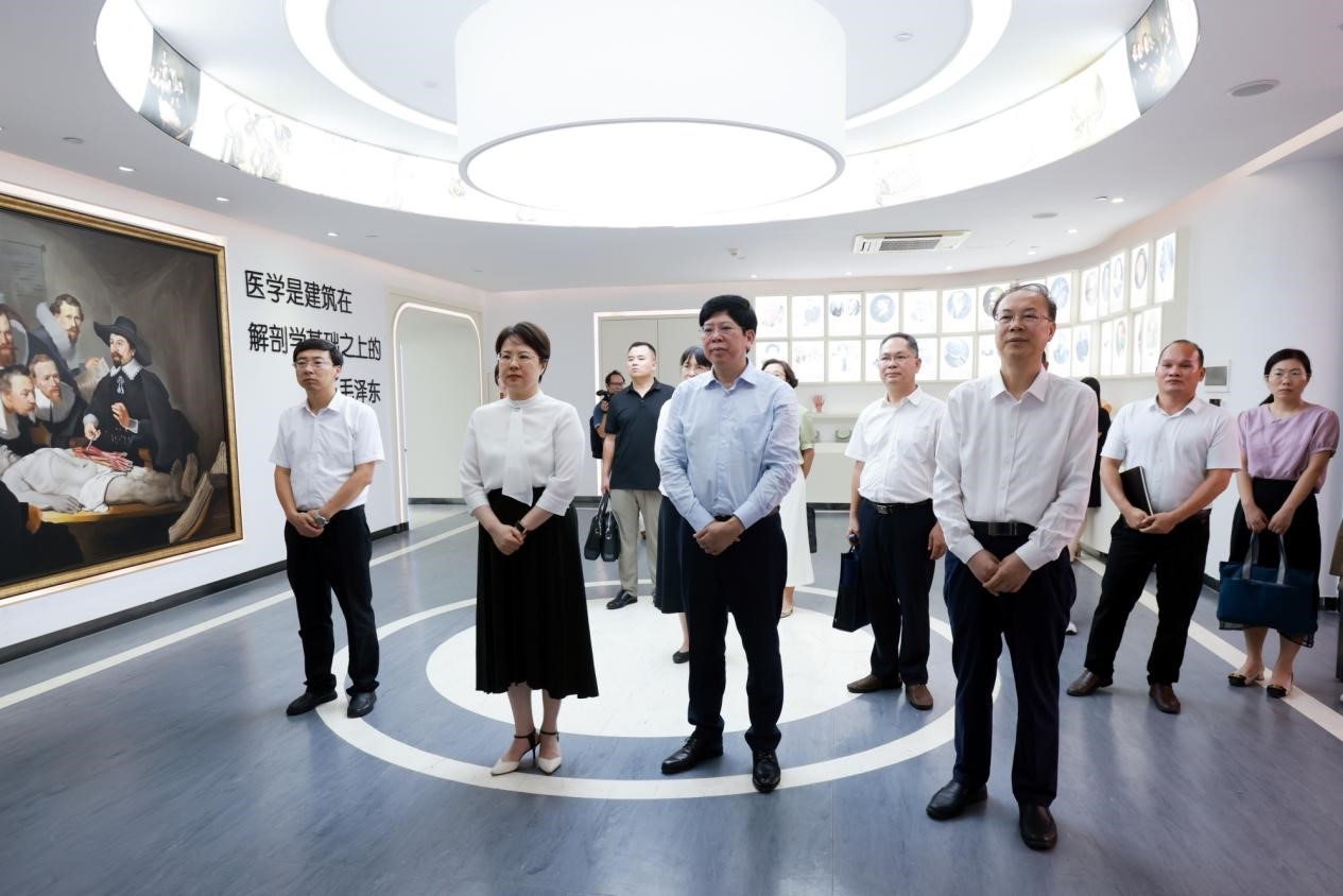 图5 自治区党委社会工作部考察生命科学馆.jpg 英国上市公司365